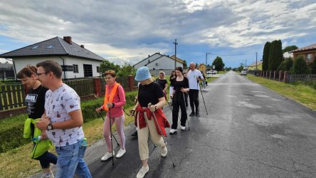 Marsz nordic walking